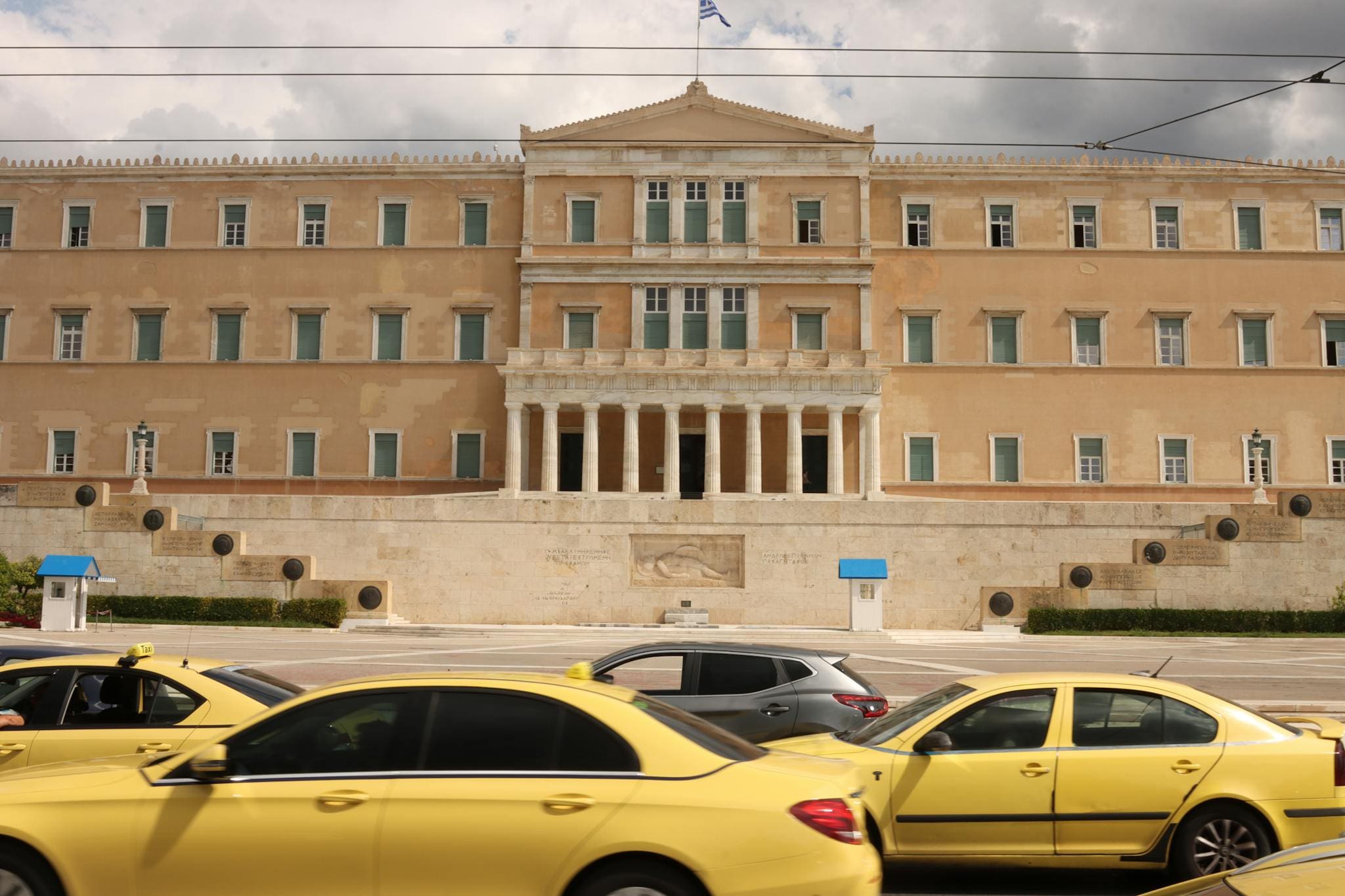 Why Travelers Need Trusted Taxi Services in Athens, Greece